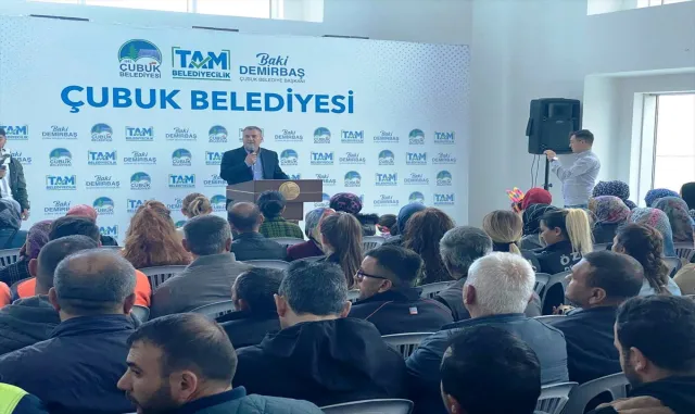 Çubuk Belediye Başkanı Demirbaş personelle bayramlaştı Çubuk Belediye Başkanı Demirbaş personelle bayramlaştı