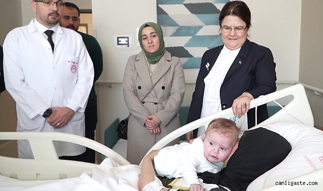 Depremden 128 saat sonra enkazdan kurtarılan bebek annesiyle buluştu Depremden 128 saat sonra enkazdan kurtarılan bebek annesiyle buluştu