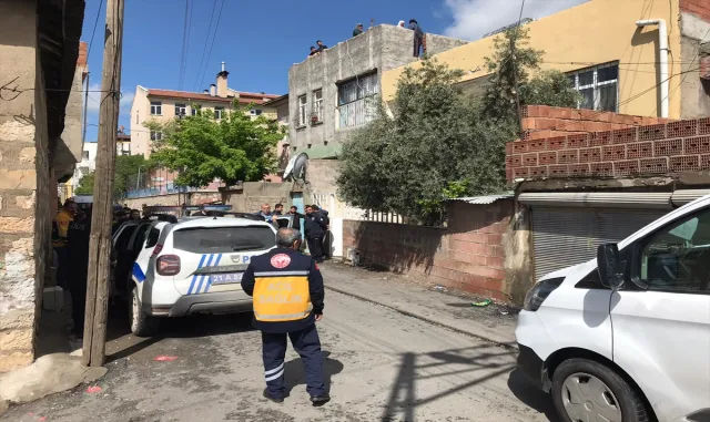 Diyarbakır’da bir kişi eşini ve kuzenini öldürdü Diyarbakır’da bir kişi eşini ve kuzenini öldürdü