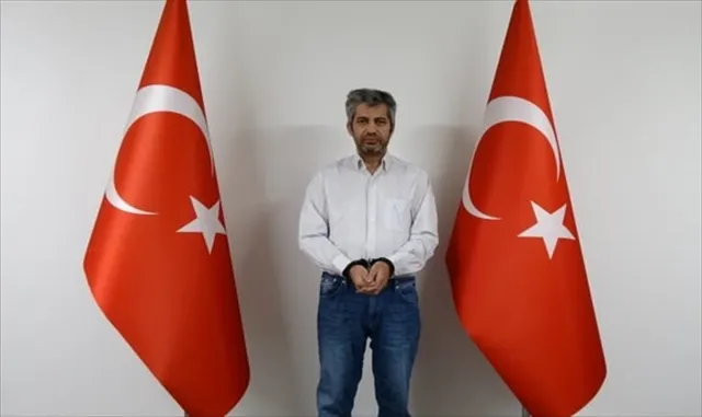 FETÖ’nün güncel finans yapılanmasındaki isimlerden Cintosun, MİT tarafından Türkiye’ye getirildi FETÖ’nün güncel finans yapılanmasındaki isimlerden Cintosun, MİT tarafından Türkiye’ye getirildi