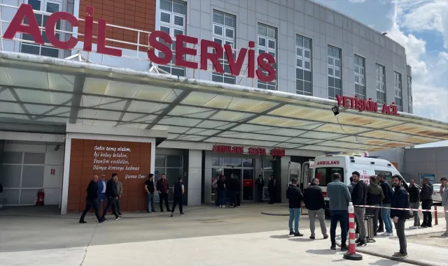 Eskişehir’de devrilen işçi servisindeki 3 kişi öldü, 31 kişi yaralandı Eskişehir’de devrilen işçi servisindeki 3 kişi öldü, 31 kişi yaralandı