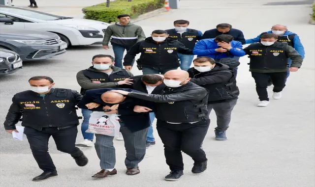 GÜNCELLEME - Eskişehir merkezli dolandırıcılık operasyonunda 4 şüpheli tutuklandı GÜNCELLEME - Eskişehir merkezli dolandırıcılık operasyonunda 4 şüpheli tutuklandı