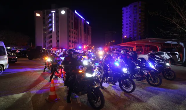 GÜNCELLEME - Mersin’de "Kökünü Kurutma Operasyonu"nda 70 zanlı yakalandı GÜNCELLEME - Mersin’de "Kökünü Kurutma Operasyonu"nda 70 zanlı yakalandı