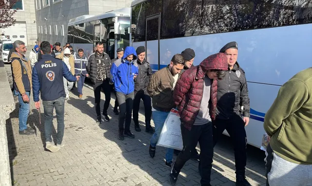 GÜNCELLEME - Samsun merkezli yasa dışı bahis ve suç operasyonunda yakalanan 65 şüpheliden 21’i tutuklandı GÜNCELLEME - Samsun merkezli yasa dışı bahis ve suç operasyonunda yakalanan 65 şüpheliden 21’i tutuklandı