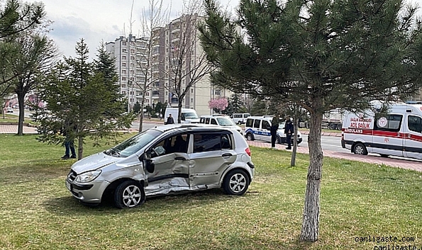 Kayseri’de iki otomobil çarpıştı 9 kişi yaralandı