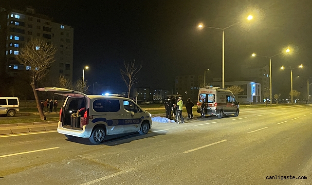 Kayseri’de otomobilin çarptığı yaya hayatını kaybetti! Kayseri’de otomobilin çarptığı yaya hayatını kaybetti!