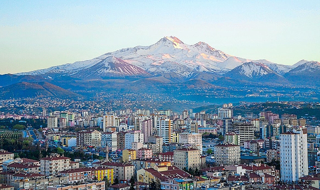 Kayseri’deki ağır hasarlı yapılar afet kapsamına dahil edildi! Kayseri’deki ağır hasarlı yapılar afet kapsamına dahil edildi!