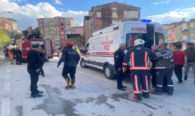 Malatya’da ağır hasarlı 6 katlı bina çöktü Malatya’da ağır hasarlı 6 katlı bina çöktü