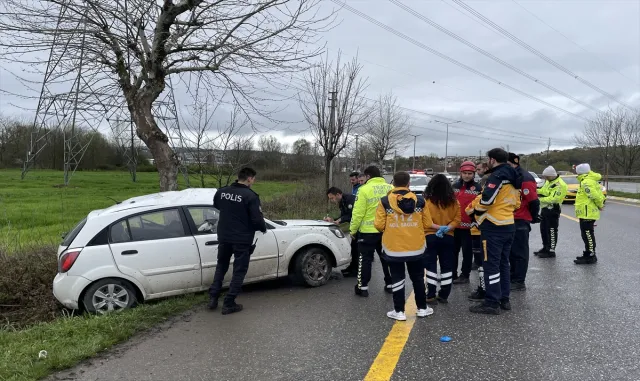 Sakarya’da yol kenarındaki ağaca çarpan otomobilin sürücüsü öldü Sakarya’da yol kenarındaki ağaca çarpan otomobilin sürücüsü öldü