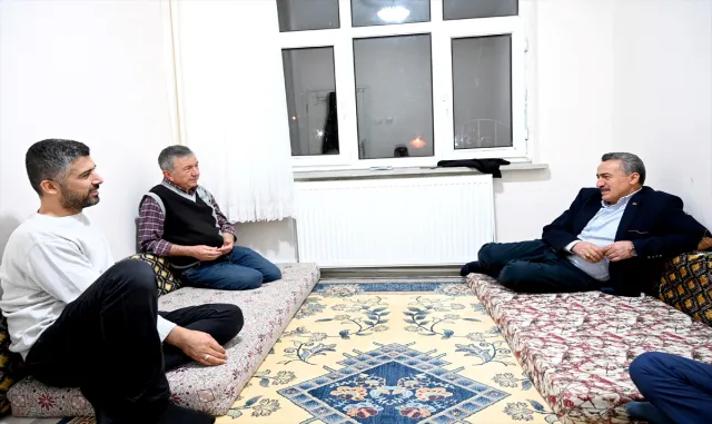 Seydişehir Belediye Başkanı Mehmet Tutal, iftarda depremzede aileye misafir oldu Seydişehir Belediye Başkanı Mehmet Tutal, iftarda depremzede aileye misafir oldu
