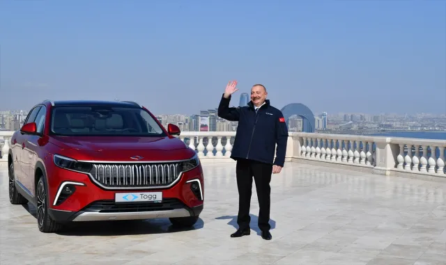 Togg, Azerbaycan Cumhurbaşkanı İlham Aliyev’e teslim edildi Togg, Azerbaycan Cumhurbaşkanı İlham Aliyev’e teslim edildi