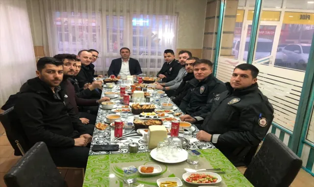 Ulaş Kaymakamı Baş, polislerle iftarda bir araya geldi Ulaş Kaymakamı Baş, polislerle iftarda bir araya geldi