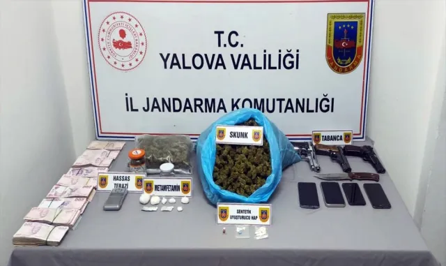 Yalova’da uyuşturucu operasyonunda 3 şüpheli gözaltına alındı Yalova’da uyuşturucu operasyonunda 3 şüpheli gözaltına alındı