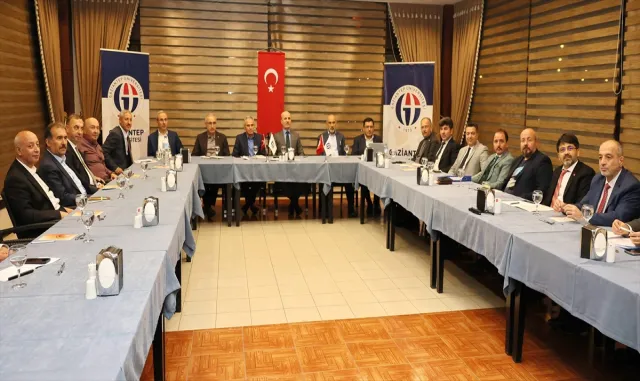 YÖK Başkanı Özvar deprem bölgesindeki üniversitelerin rektörleriyle buluştu YÖK Başkanı Özvar deprem bölgesindeki üniversitelerin rektörleriyle buluştu