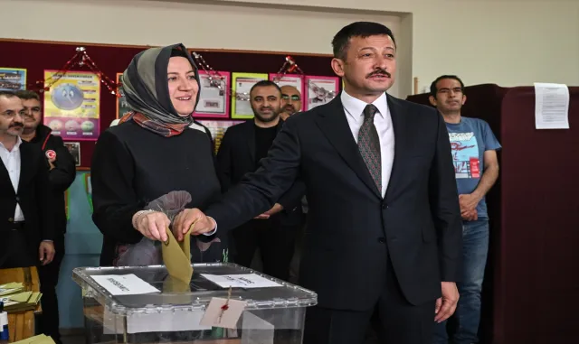 AK Parti Genel Başkan Yardımcısı Hamza Dağ, İzmir’de oy kullandı AK Parti Genel Başkan Yardımcısı Hamza Dağ, İzmir’de oy kullandı