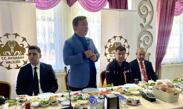Aksaray Valisi Hamza Aydoğdu, AFAD gönüllüleriyle bir araya geldi Aksaray Valisi Hamza Aydoğdu, AFAD gönüllüleriyle bir araya geldi