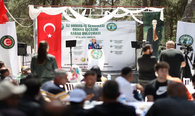 Bakan Çavuşoğlu Antalya’da Öz Orman-İş Sendikası toplantısında konuştu: Bakan Çavuşoğlu Antalya’da Öz Orman-İş Sendikası toplantısında konuştu: