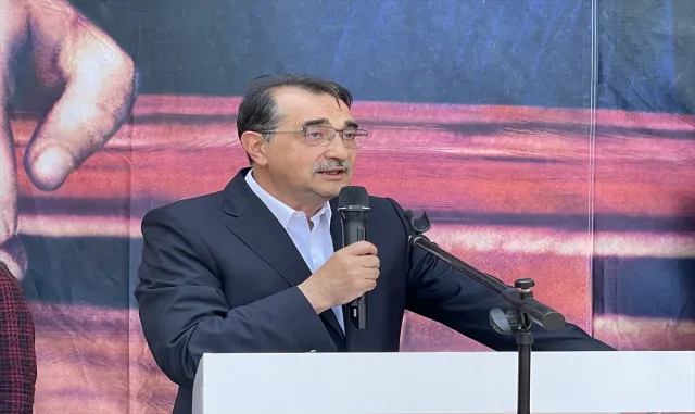 Bakan Dönmez, Eskişehir’in Beylikova ilçesinde vatandaşlara hitap etti: Bakan Dönmez, Eskişehir’in Beylikova ilçesinde vatandaşlara hitap etti: