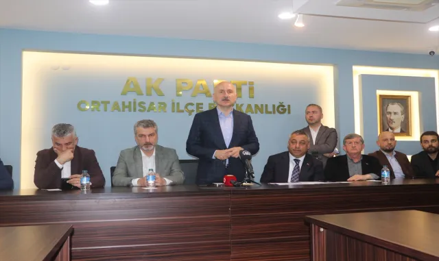 Bakan Karaismailoğlu, Ortahisar ilçesinde partililerle bir araya geldi: Bakan Karaismailoğlu, Ortahisar ilçesinde partililerle bir araya geldi: