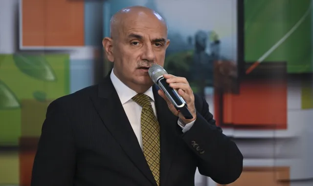 Bakan Kirişci, depremzede vatandaşlarla bir araya geldi: Bakan Kirişci, depremzede vatandaşlarla bir araya geldi: