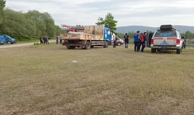 Bilecik’te gölete düşen otomobilde 3 kişinin ölümüne ilişkin sürücü tutuklandı Bilecik’te gölete düşen otomobilde 3 kişinin ölümüne ilişkin sürücü tutuklandı