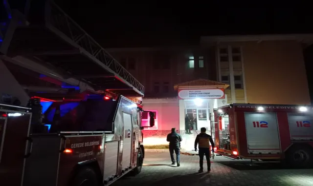 Bolu’da 70 öğrencinin kaldığı pansiyonda çıkan yangın söndürüldü Bolu’da 70 öğrencinin kaldığı pansiyonda çıkan yangın söndürüldü