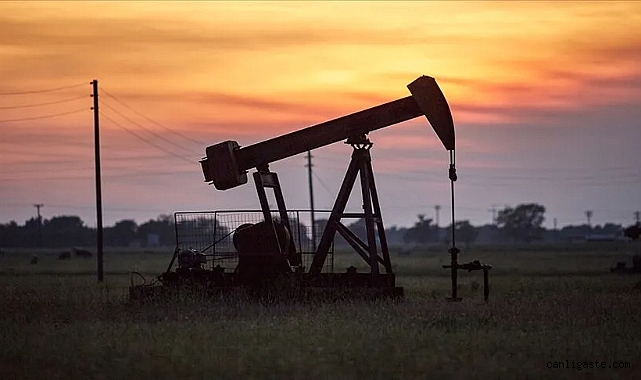 Brent petrolün varil fiyatı 74,37 dolar (17 Mayıs 2023) Brent petrolün varil fiyatı 74,37 dolar (17 Mayıs 2023)