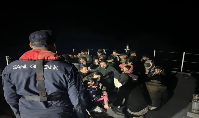 Çanakkale açıklarında 38 düzensiz göçmen kurtarıldı Çanakkale açıklarında 38 düzensiz göçmen kurtarıldı
