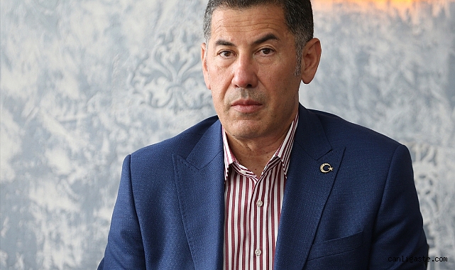 Cumhurbaşkanı adayı Oğan, seçim otobüsünün taşlı saldırıya uğradığını açıkladı Cumhurbaşkanı adayı Oğan, seçim otobüsünün taşlı saldırıya uğradığını açıkladı