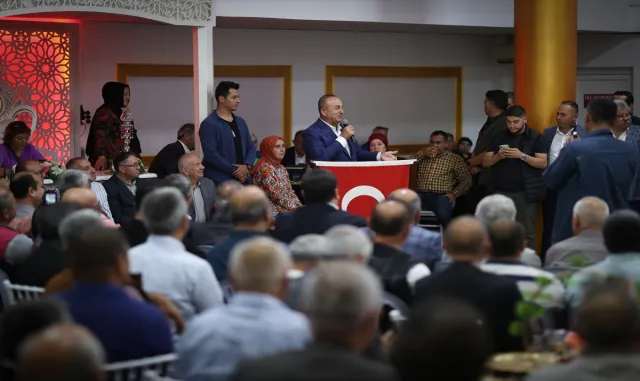 Dışişleri Bakanı Çavuşoğlu, Antalya’da "Esnaf Buluşması" programına katıldı: Dışişleri Bakanı Çavuşoğlu, Antalya’da "Esnaf Buluşması" programına katıldı: