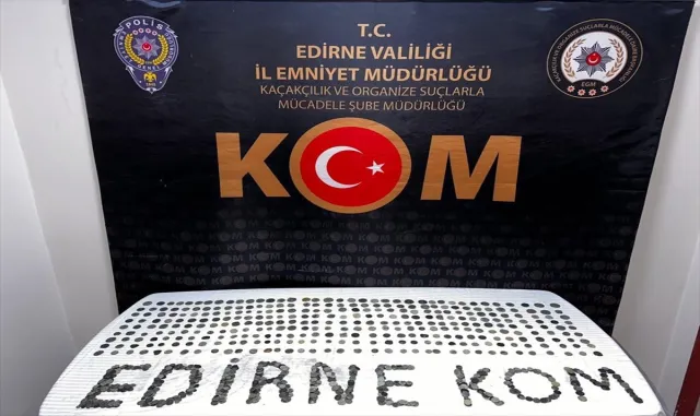 Edirne’de otomobilde 940 sikke ele geçirildi Edirne’de otomobilde 940 sikke ele geçirildi
