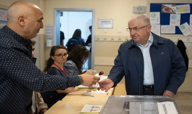 Genelkurmay Başkanı Orgeneral Güler oyunu kullandı Genelkurmay Başkanı Orgeneral Güler oyunu kullandı