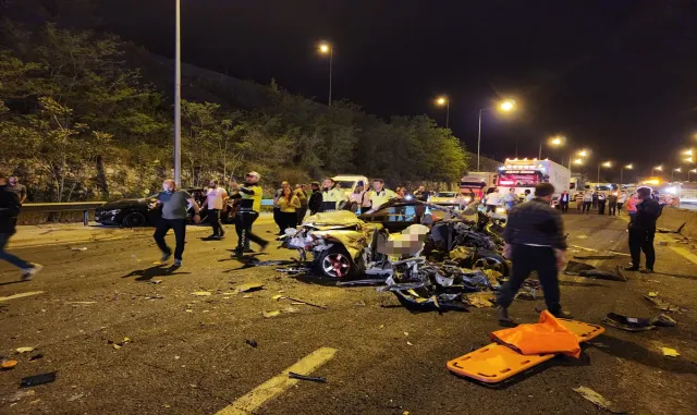 Adana’da feci trafik kazası: 7 ölü, 7 yaralı Adana’da feci trafik kazası: 7 ölü, 7 yaralı