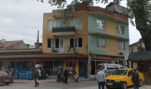 GÜNCELLEME - Balıkesir’de evlerinde çıkan yangında ölen baba ile kızının cenazeleri defnedildi GÜNCELLEME - Balıkesir’de evlerinde çıkan yangında ölen baba ile kızının cenazeleri defnedildi