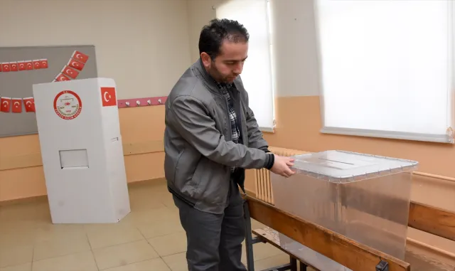 GÜNCELLEME - Erzurum ve Kars’ta oy kullanılacak okullarda hazırlıklar tamamlandı GÜNCELLEME - Erzurum ve Kars’ta oy kullanılacak okullarda hazırlıklar tamamlandı