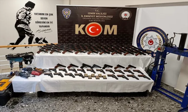 GÜNCELLEME - İzmir’de yasa dışı silah imal ve ticareti operasyonunda 4 kişi tutuklandı GÜNCELLEME - İzmir’de yasa dışı silah imal ve ticareti operasyonunda 4 kişi tutuklandı
