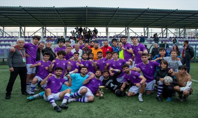 Kadrosunun çoğu depremzedelerden oluşan Orduspor, namağlup şampiyon oldu Kadrosunun çoğu depremzedelerden oluşan Orduspor, namağlup şampiyon oldu