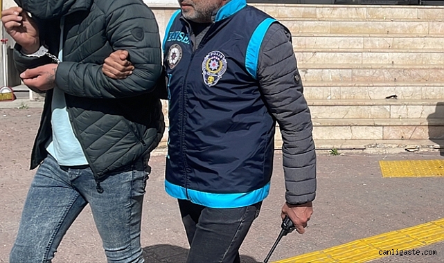 Oyun konsolu satışı ilanı ile 260 bin lira haksız kazanç elde eden zanlılar tutuklandı Oyun konsolu satışı ilanı ile 260 bin lira haksız kazanç elde eden zanlılar tutuklandı