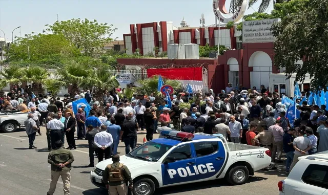 Kerkük’te Türkmenler, Sağlık Dairesi Müdürü’nün görevden alınmasını protesto etti Kerkük’te Türkmenler, Sağlık Dairesi Müdürü’nün görevden alınmasını protesto etti