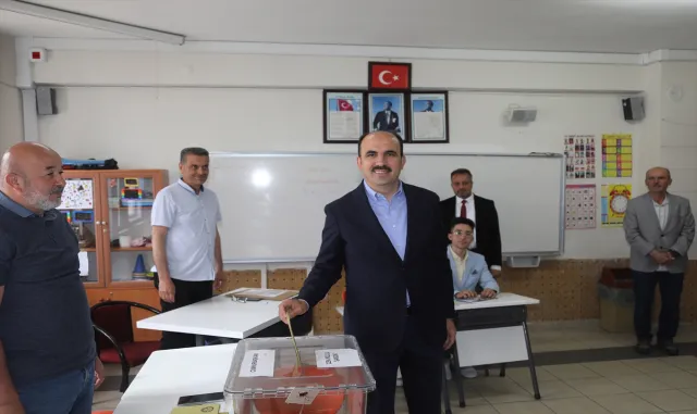 Konya Büyükşehir Belediye Başkanı Altay ve ilçe belediye başkanları oyunu kullandı Konya Büyükşehir Belediye Başkanı Altay ve ilçe belediye başkanları oyunu kullandı