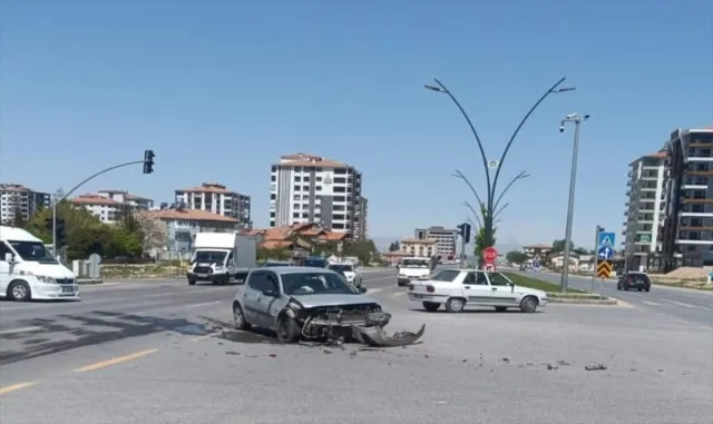 Malatya’da iki otomobilin çarpıştığı kazada 6 kişi yaralandı Malatya’da iki otomobilin çarpıştığı kazada 6 kişi yaralandı
