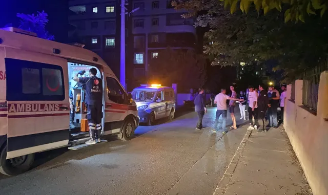 Mersin’de 5 katlı binada çıkan yangın söndürüldü Mersin’de 5 katlı binada çıkan yangın söndürüldü