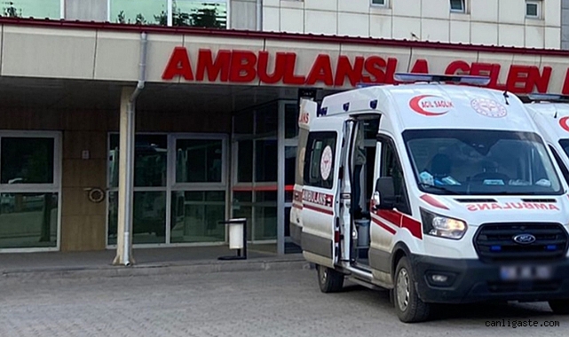 Midibüs ile motosiklet çarpıştı: 2 kişi hayatını kaybetti Midibüs ile motosiklet çarpıştı: 2 kişi hayatını kaybetti