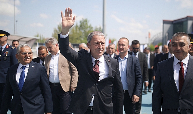 Milli Savunma Bakanı Akar: "Fitne, fesat sokmaya çalışanlara inanmayın" Milli Savunma Bakanı Akar: "Fitne, fesat sokmaya çalışanlara inanmayın"