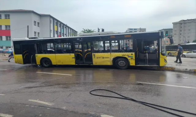 Pendik’te tır ile İETT otobüsünün çarpıştığı kazada 5 kişi yaralandı Pendik’te tır ile İETT otobüsünün çarpıştığı kazada 5 kişi yaralandı