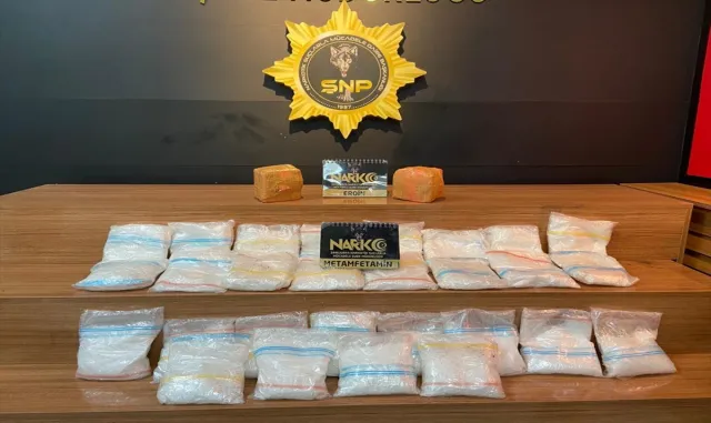 Şanlıurfa’da 16 kilo 700 gram uyuşturucu ele geçirildi Şanlıurfa’da 16 kilo 700 gram uyuşturucu ele geçirildi