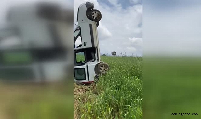 Takla atan araç devrildiği tarlada dik durdu Takla atan araç devrildiği tarlada dik durdu