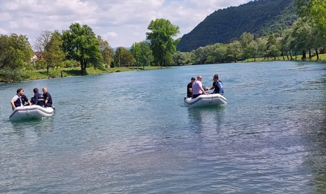 TİKA, Bosna Hersek’te selden etkilenen bölgelere arama kurtarma botu desteğinde bulundu TİKA, Bosna Hersek’te selden etkilenen bölgelere arama kurtarma botu desteğinde bulundu