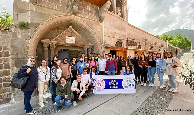 Tomarzalı öğrenciler Kayseri’nin tarihi mekanlarını gezdi Tomarzalı öğrenciler Kayseri’nin tarihi mekanlarını gezdi
