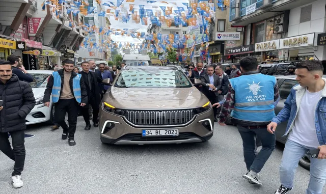 Türkiye’nin yerli aracı Togg’a Avcılar’da yoğun ilgi Türkiye’nin yerli aracı Togg’a Avcılar’da yoğun ilgi